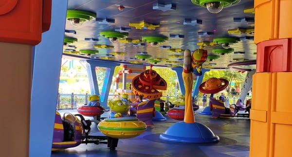 Ride: Alien Swirling Saucers
